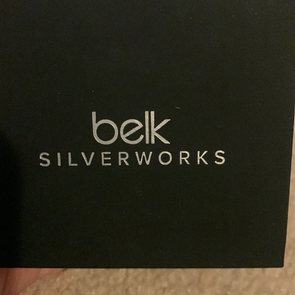 Brand new, never taken out of the box, silver plated locket with an engraved C. - Picture 3 of 4